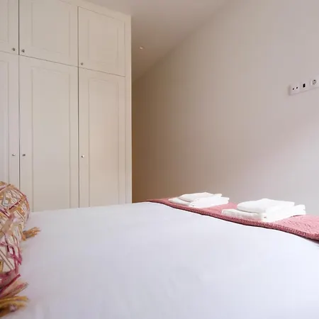 Daire Art Deco 21 Luxury 2br Downtown Metro Ac Porto